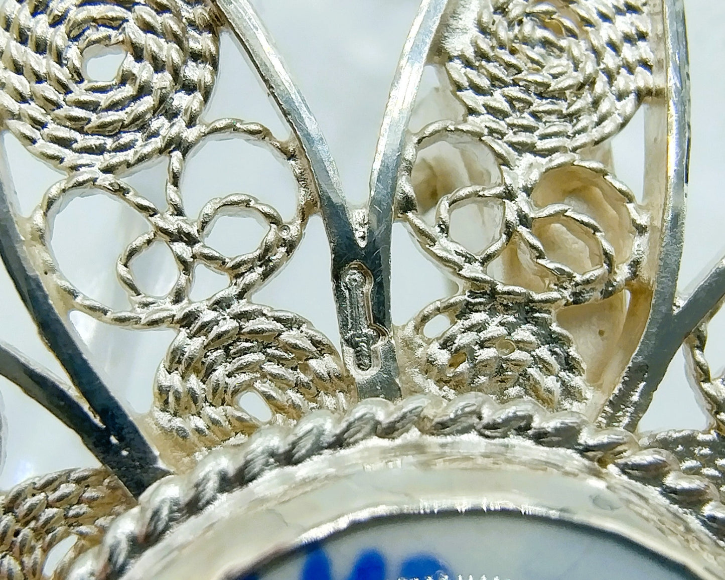 Silver brooch, Delft blue, 835