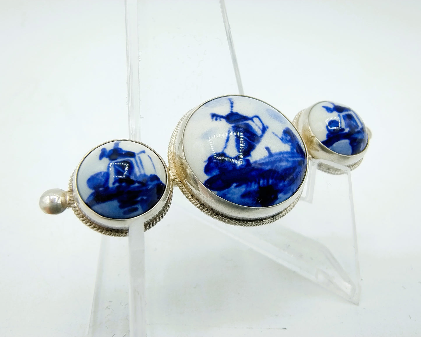 Silver brooch, Delft blue, 835