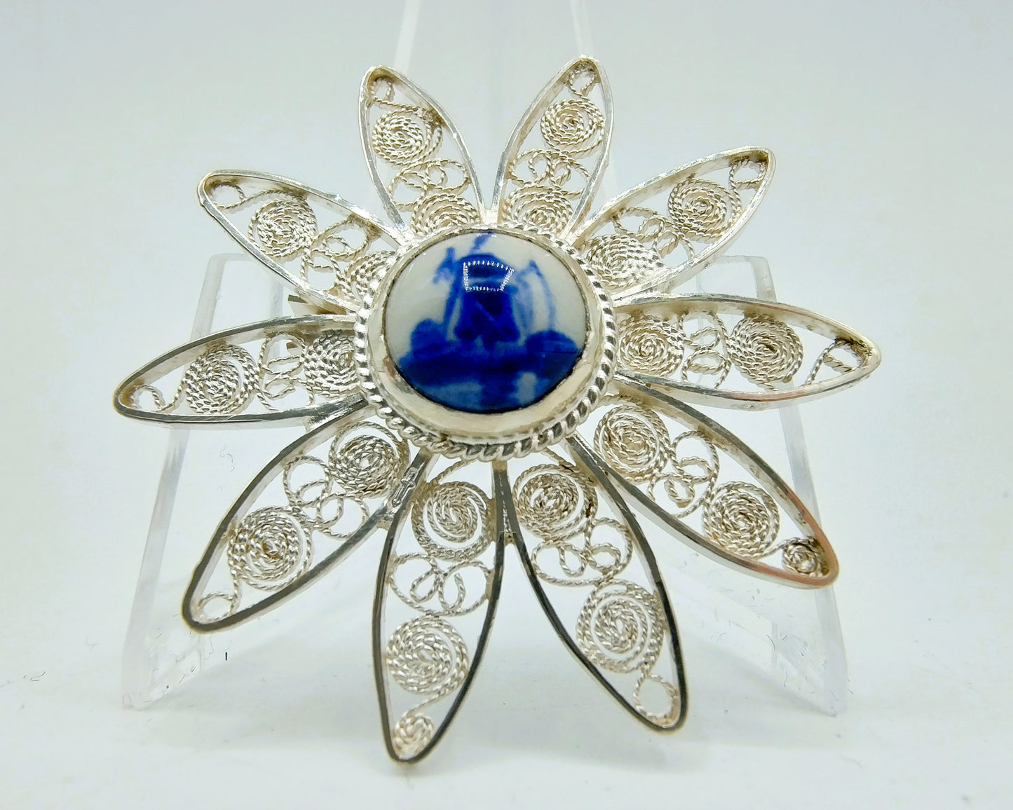 Silver brooch, Delft blue, 835