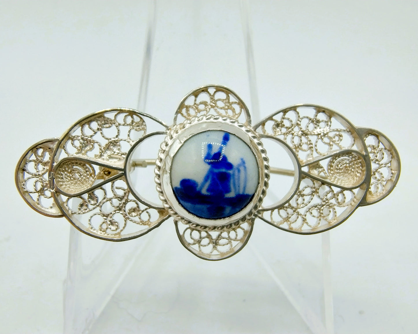Silver brooch, Delft blue, 835