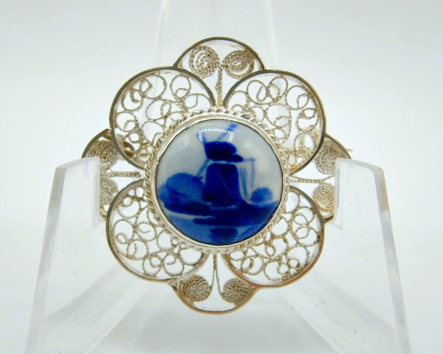 Silver brooch, Delft blue, 835
