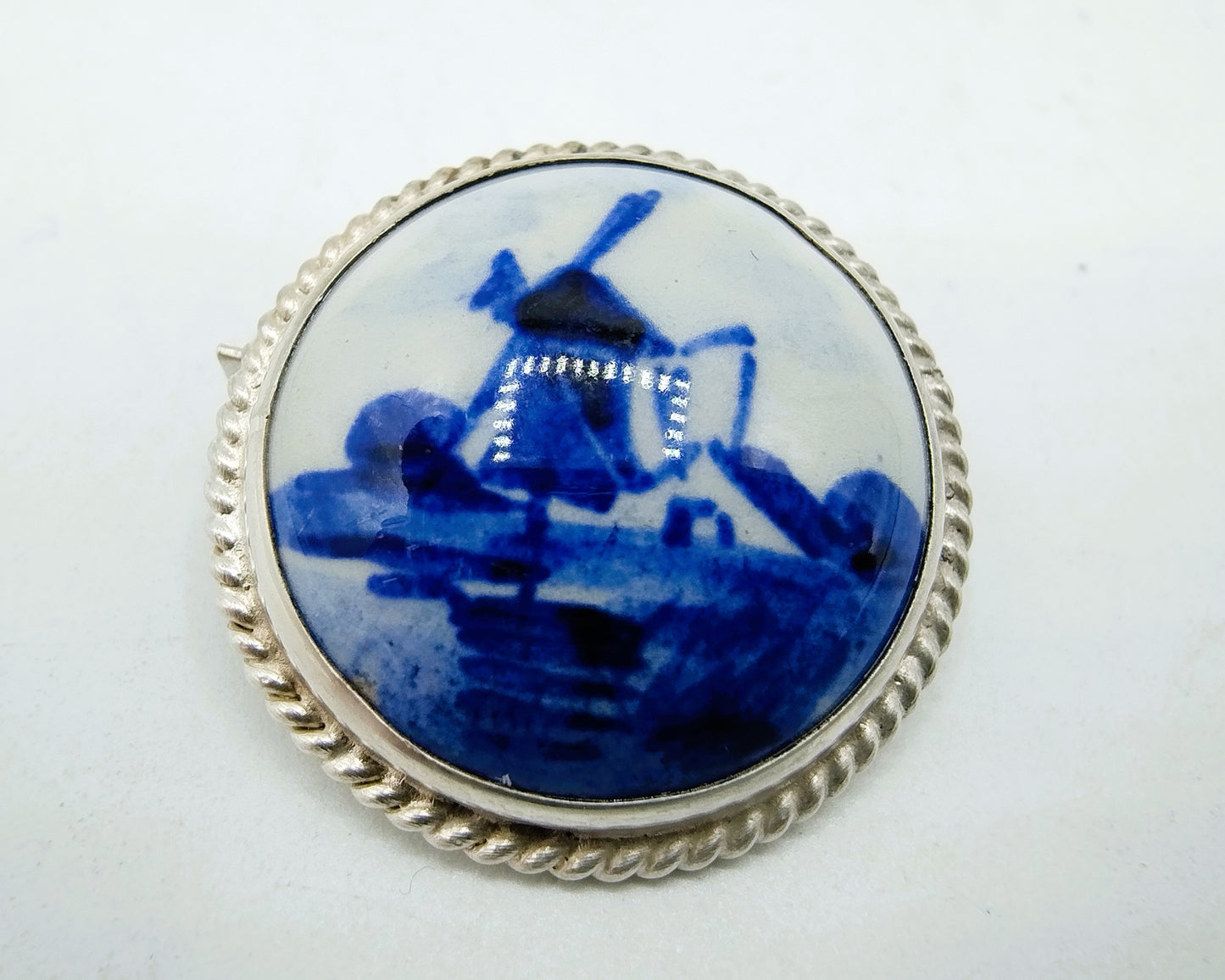 Silver brooch, Delft blue, 835