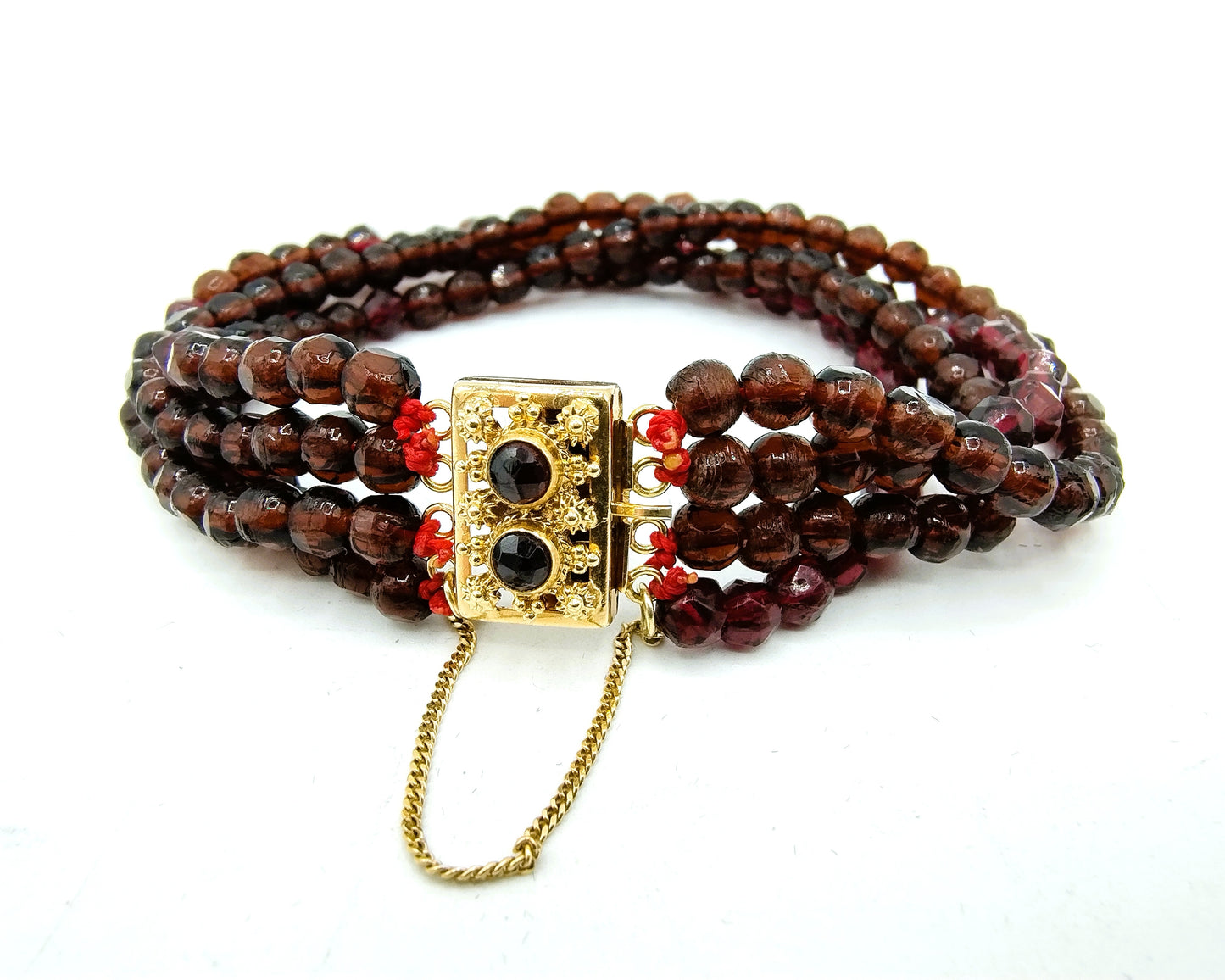 Granaten armband met gouden slot