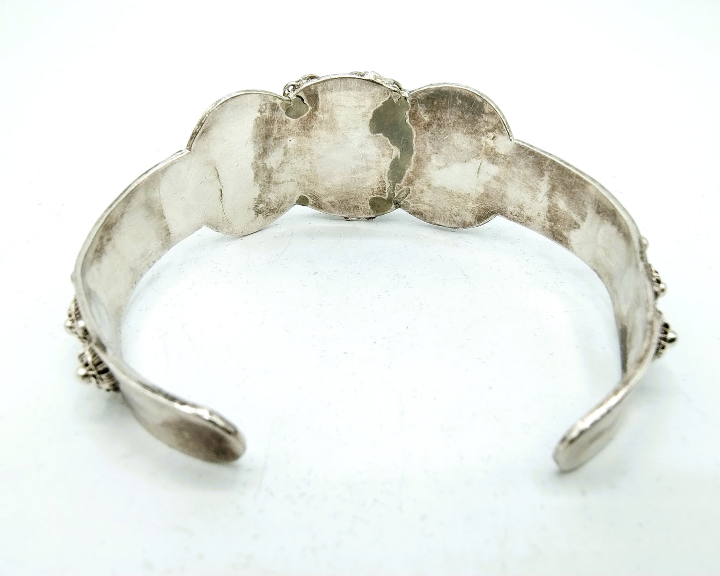 Zilveren brede bangle armband filigrain, Zeeuwse knop