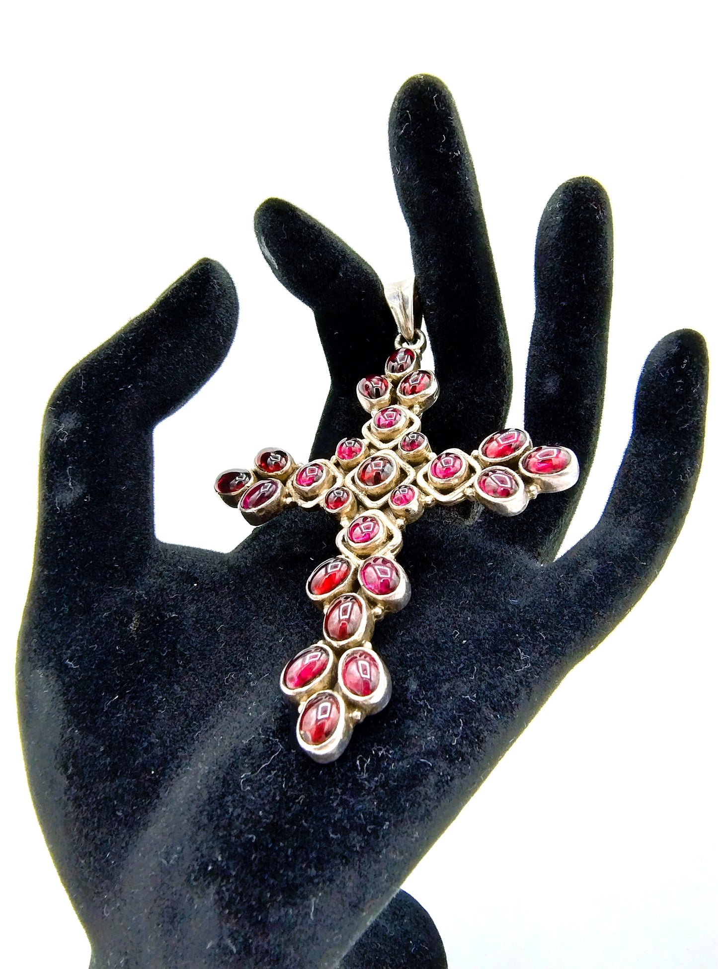 Silberner Kreuzanhänger mit Granat, 925