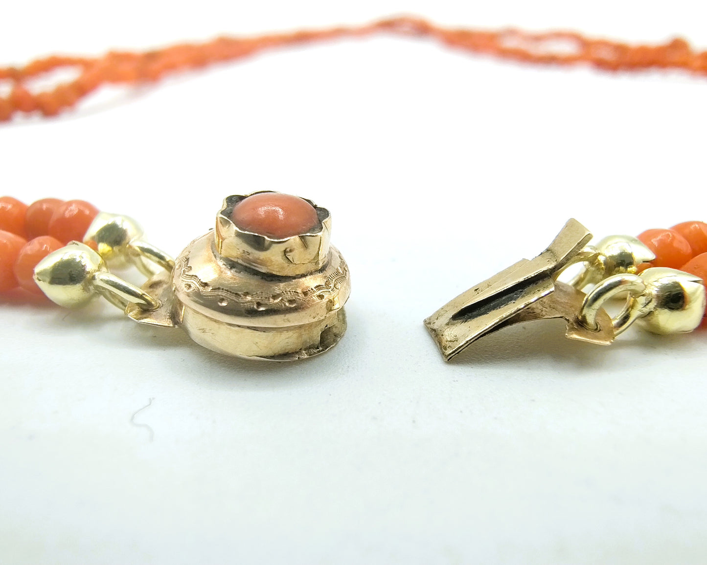 Red coral necklace, 2 strands, with gold clasp, 19th century