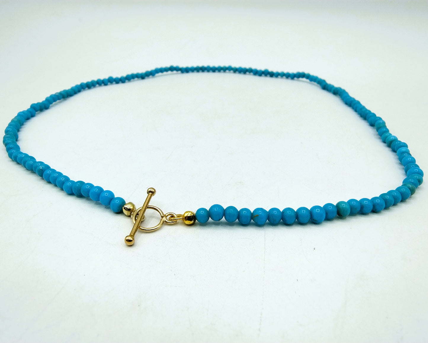 Turquoise necklace with gold toggle clasp, 585