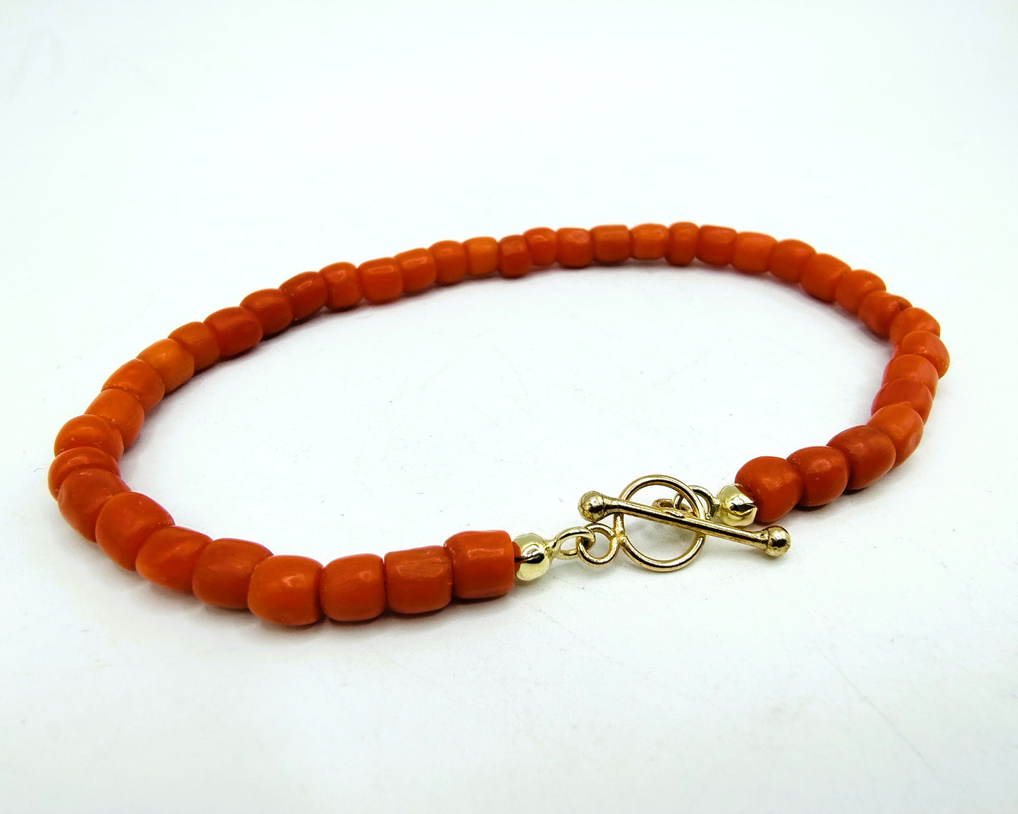 Bloedkoralen armband met gouden kapitelslot
