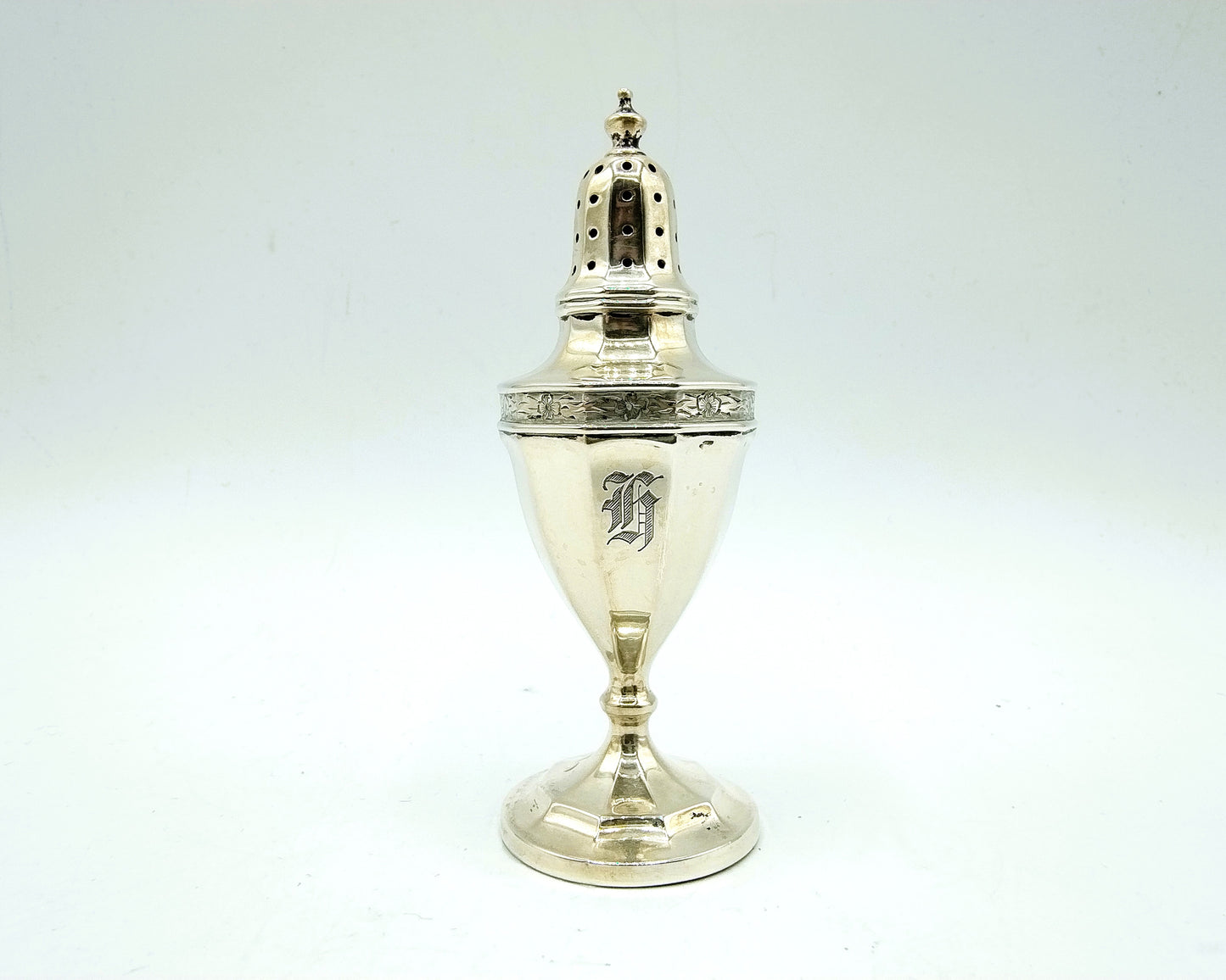 Zilveren peper- of zoutstrooier, Jennings silver company, Irvington, 925