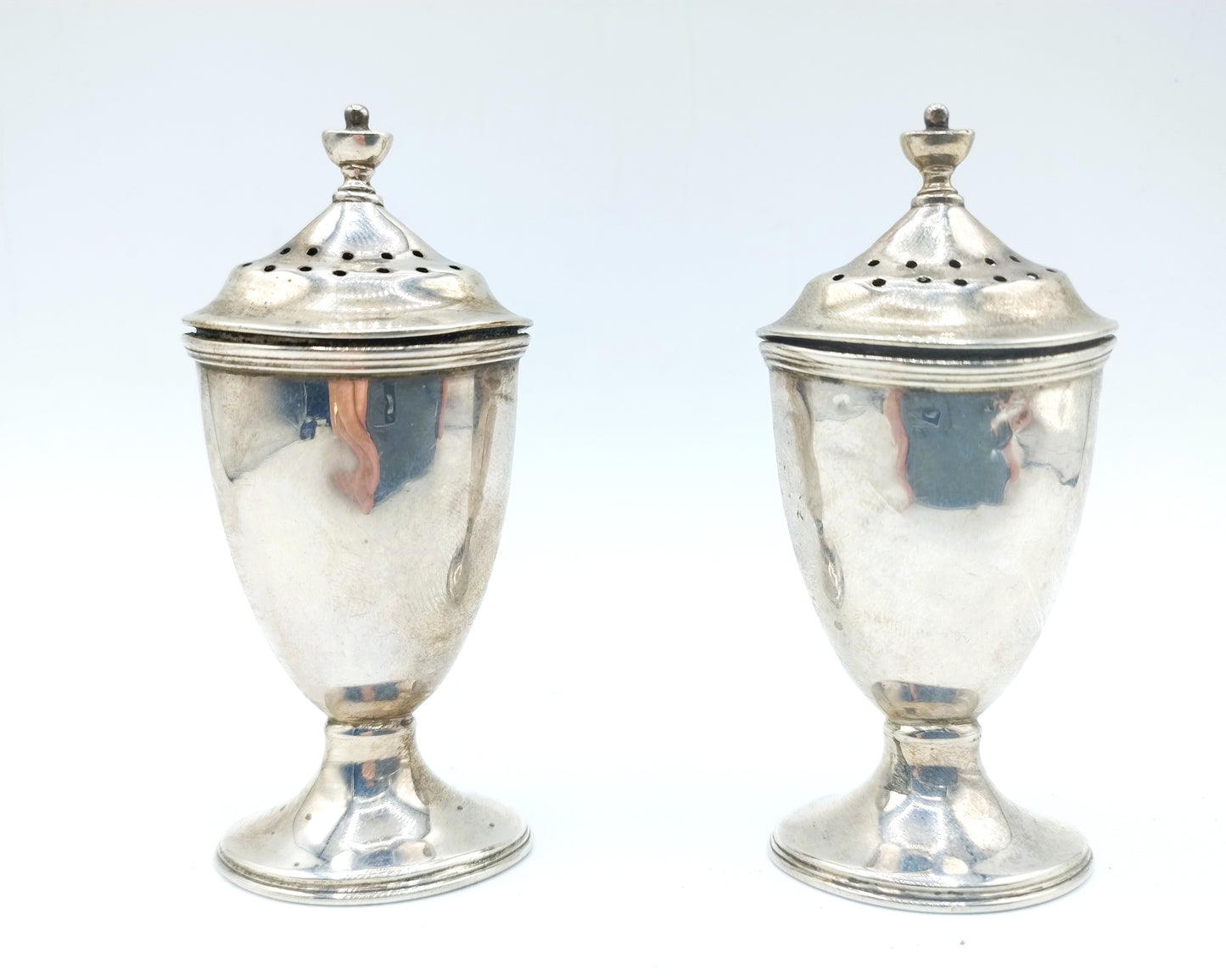 Zilveren peper- en zoutstel, E.J. Haseler & C. Bill, Chester, 1920