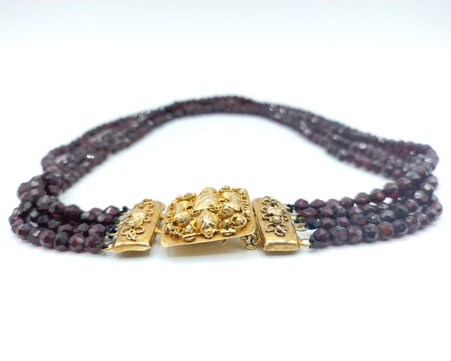 Garnet necklace with gold-plated silver clasp, 19th century