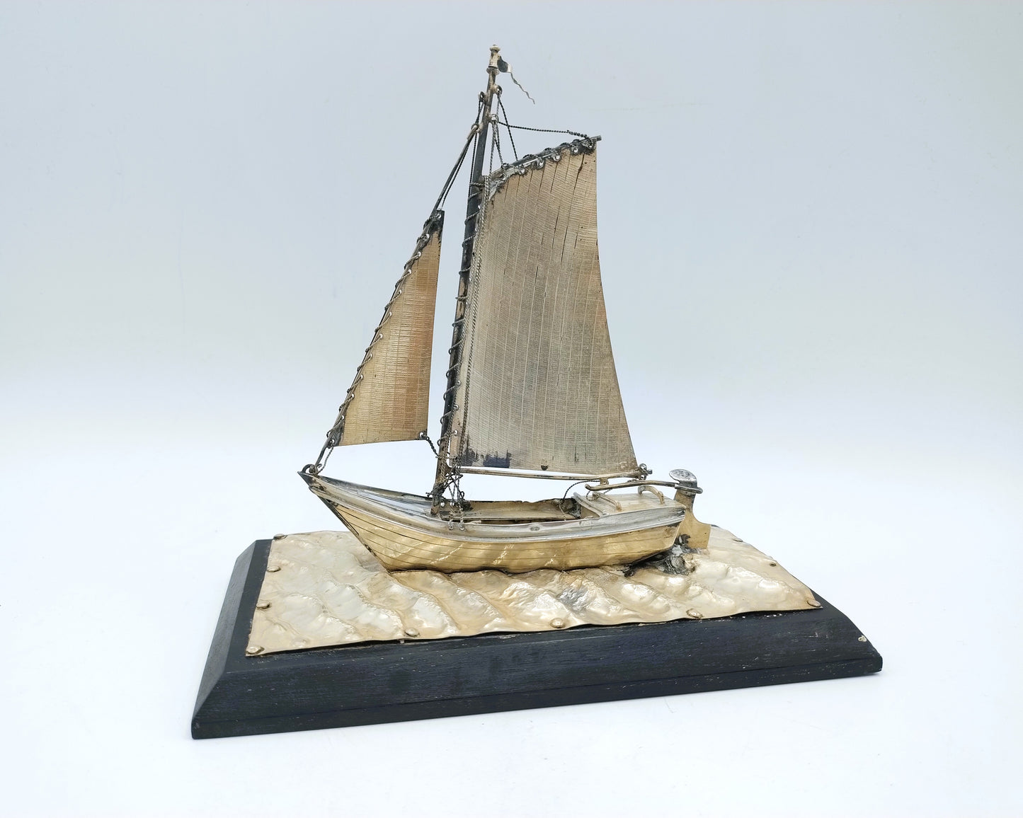 Silver table piece from a Friese Schouw, J. de Vries / Leeuwarden, 20th century