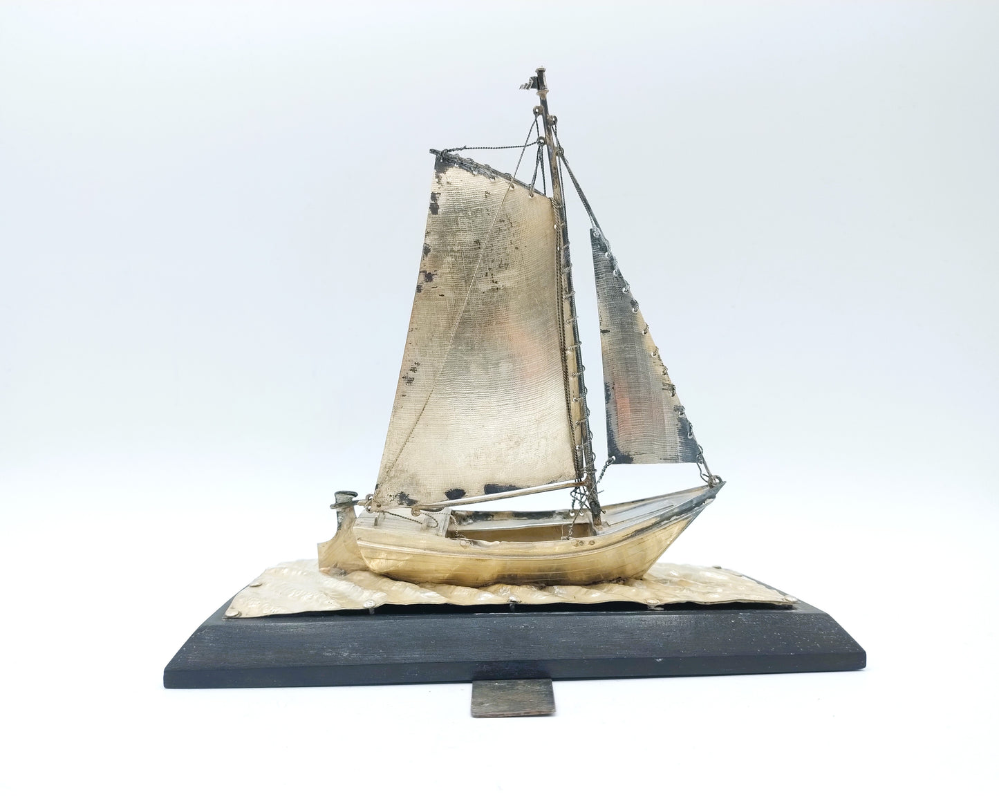 Silver table piece from a Friese Schouw, J. de Vries / Leeuwarden, 20th century