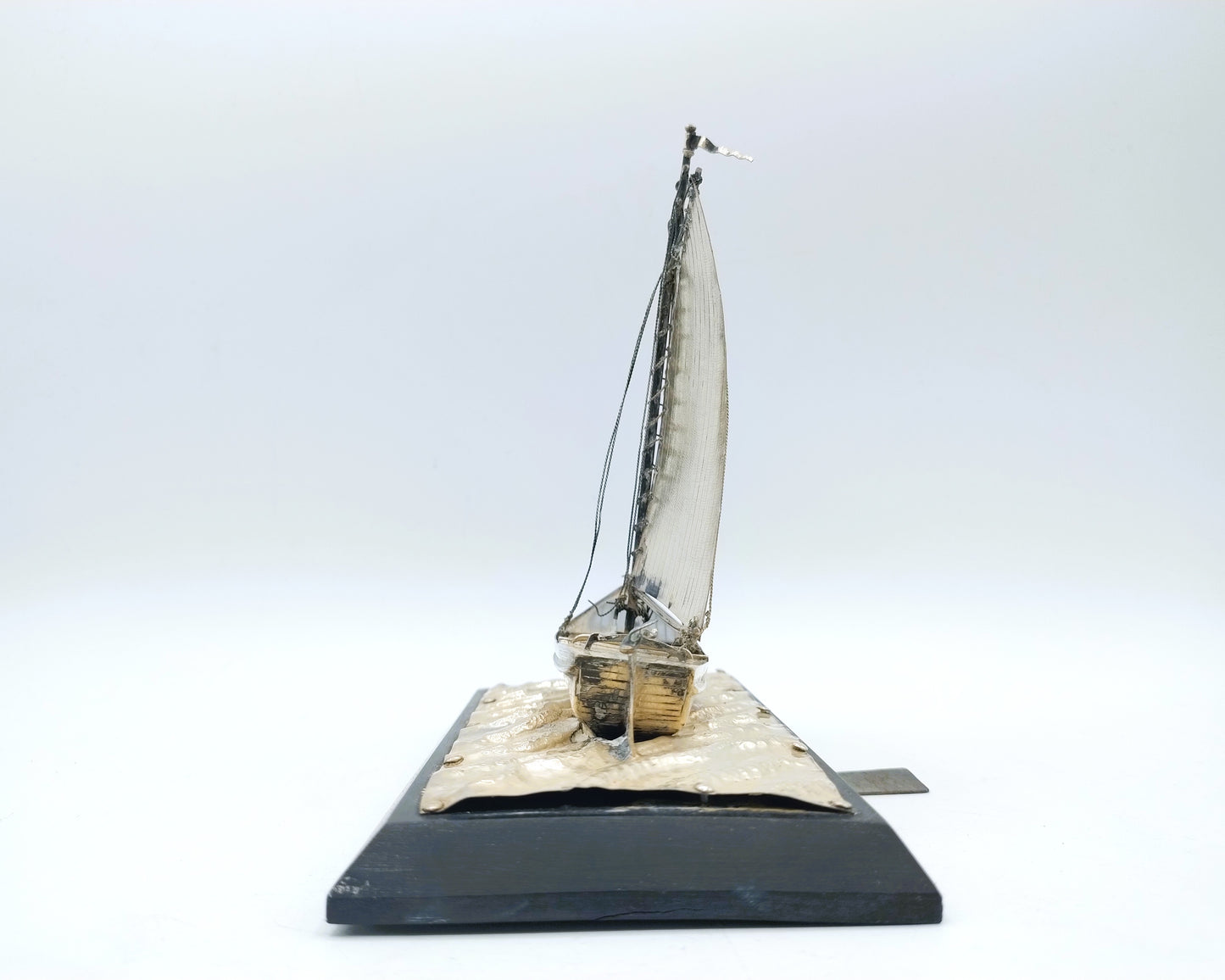 Silver table piece from a Friese Schouw, J. de Vries / Leeuwarden, 20th century