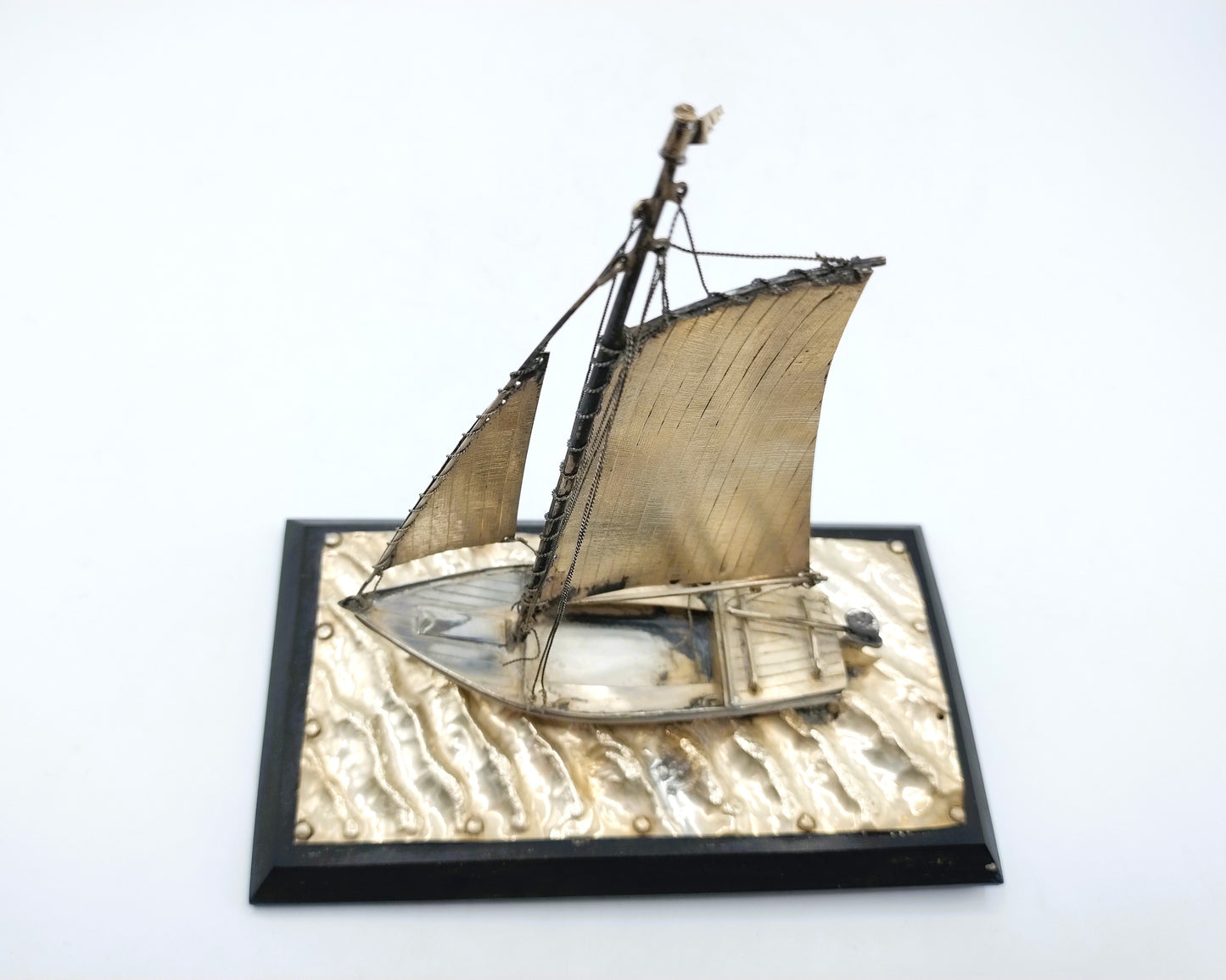 Silver table piece from a Friese Schouw, J. de Vries / Leeuwarden, 20th century