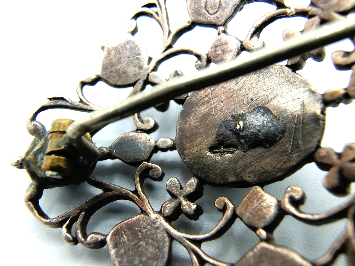 Antique silver brooch with 9 rose diamonds