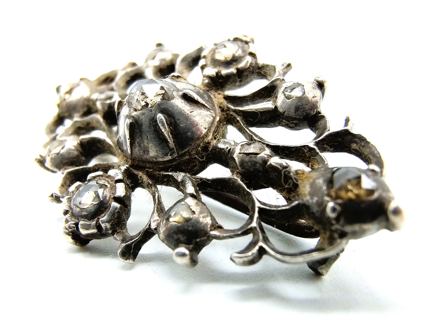 Antique silver brooch with 11 rose diamonds