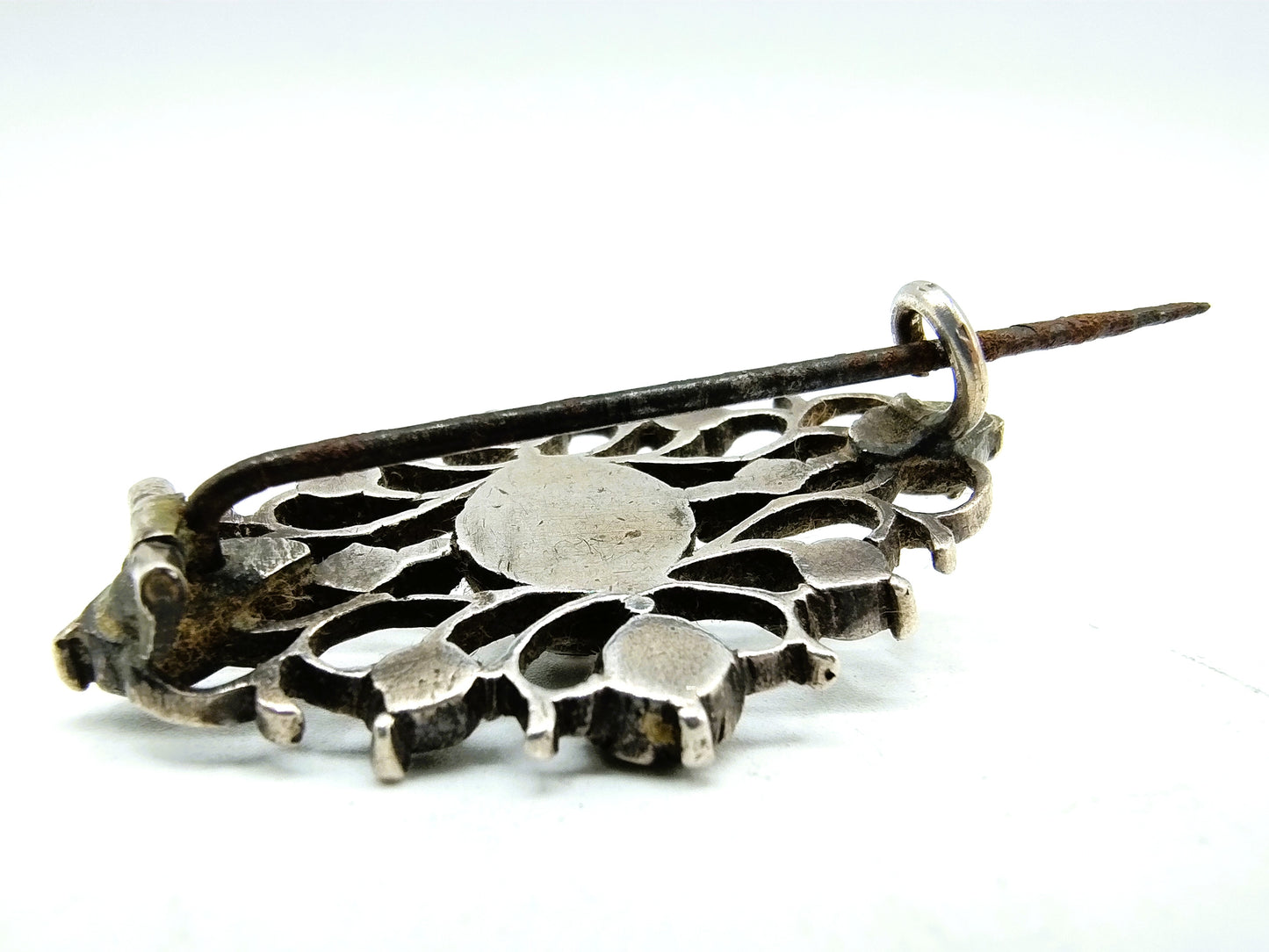 Antique silver brooch with 11 rose diamonds