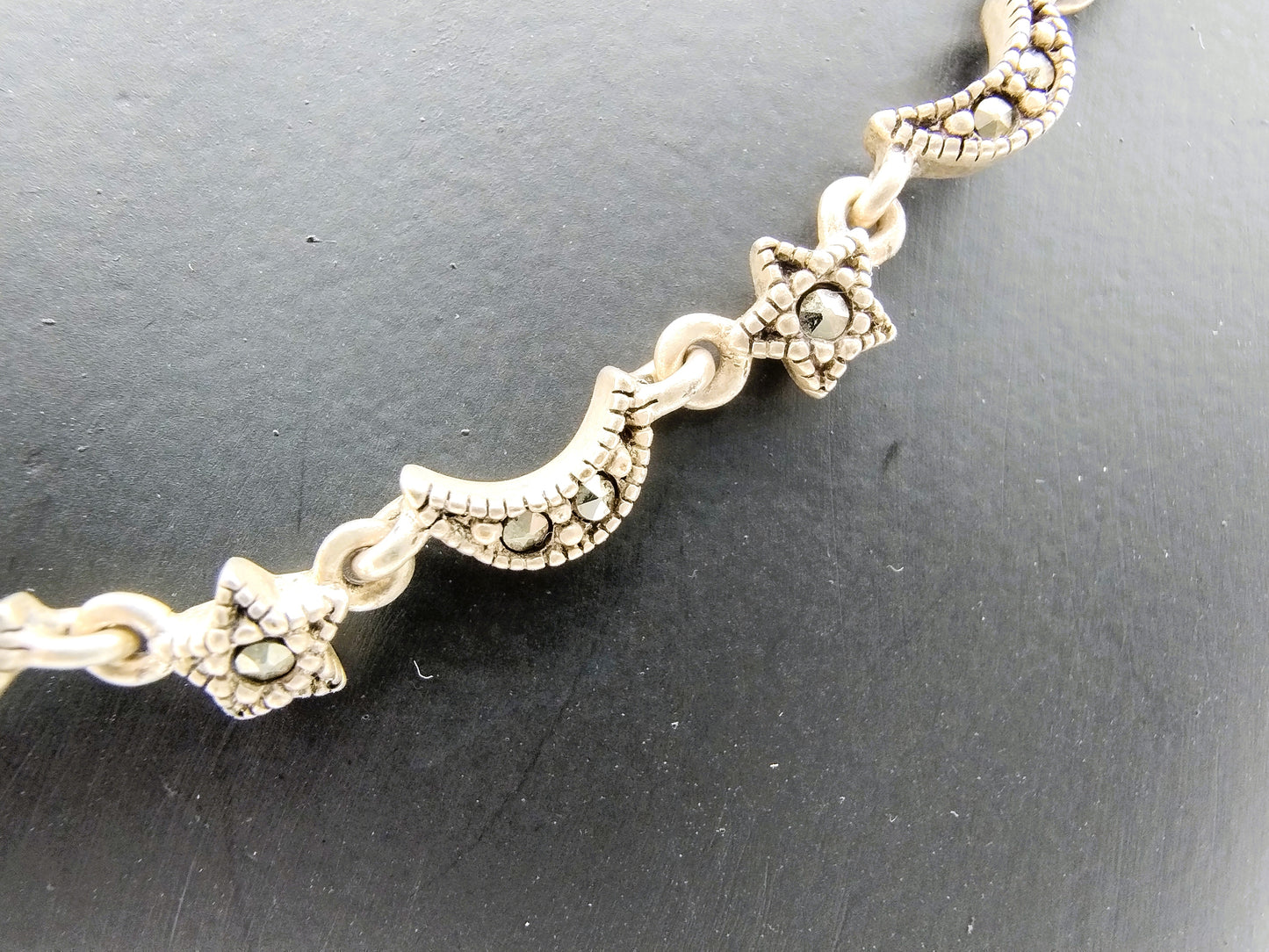 Silver link chain set with marcasites, 925