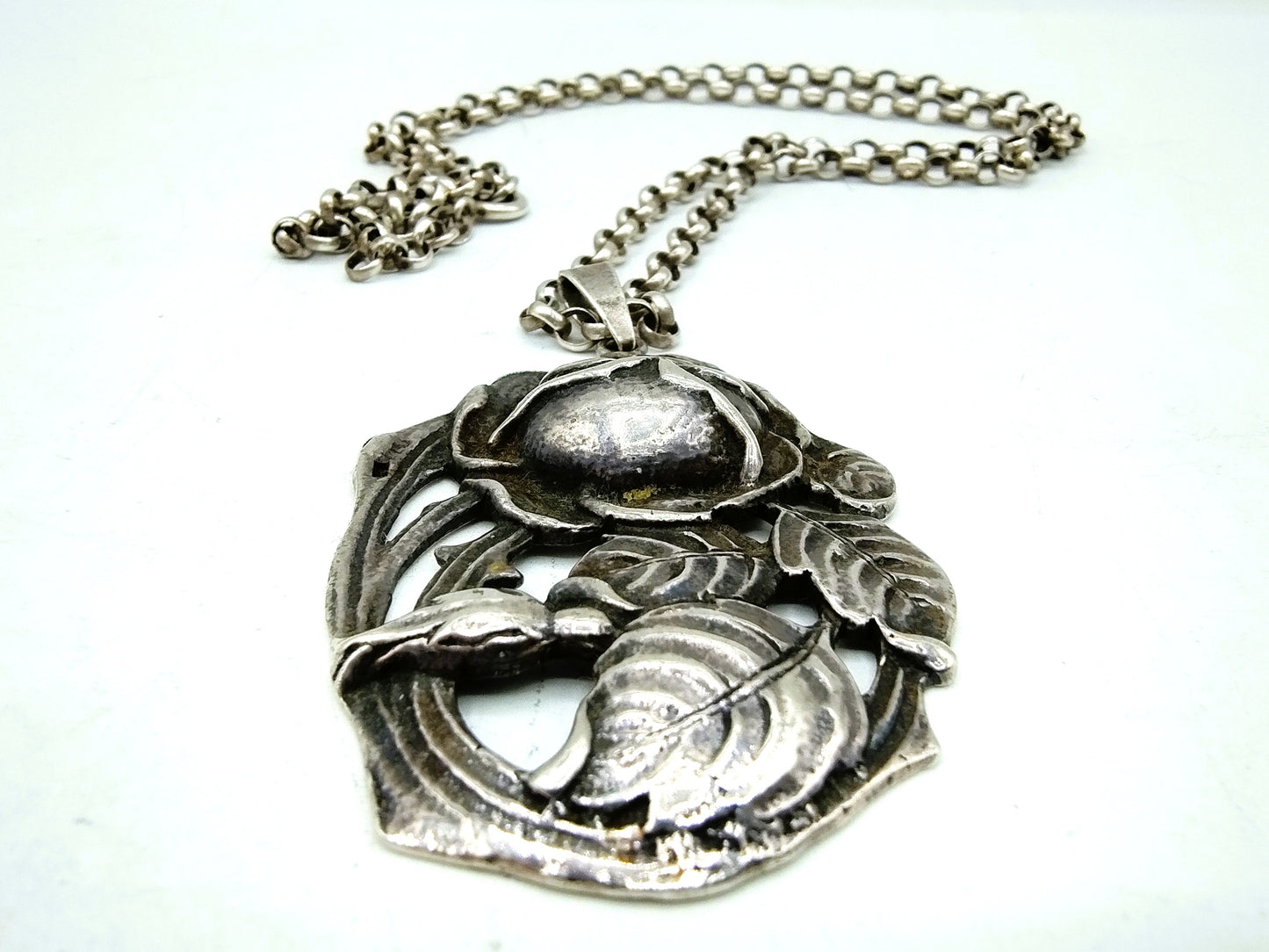 Silver jasseron necklace with silver art nouveau pendant