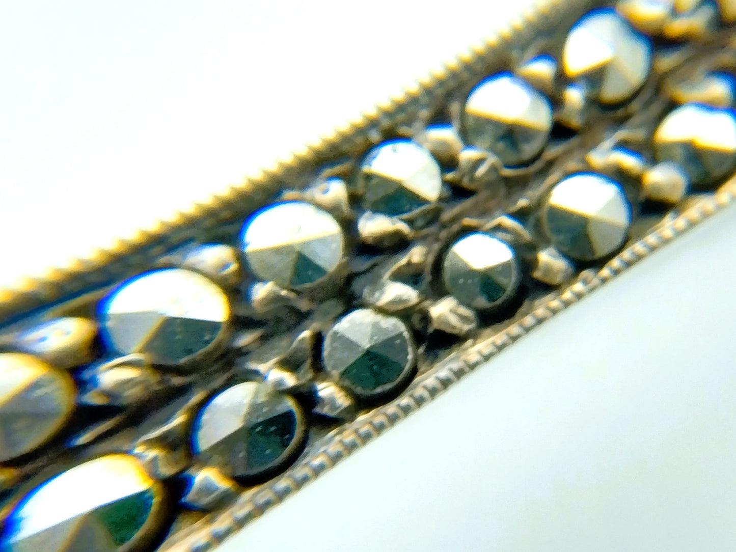 Zilveren broche met markasietjes, 835