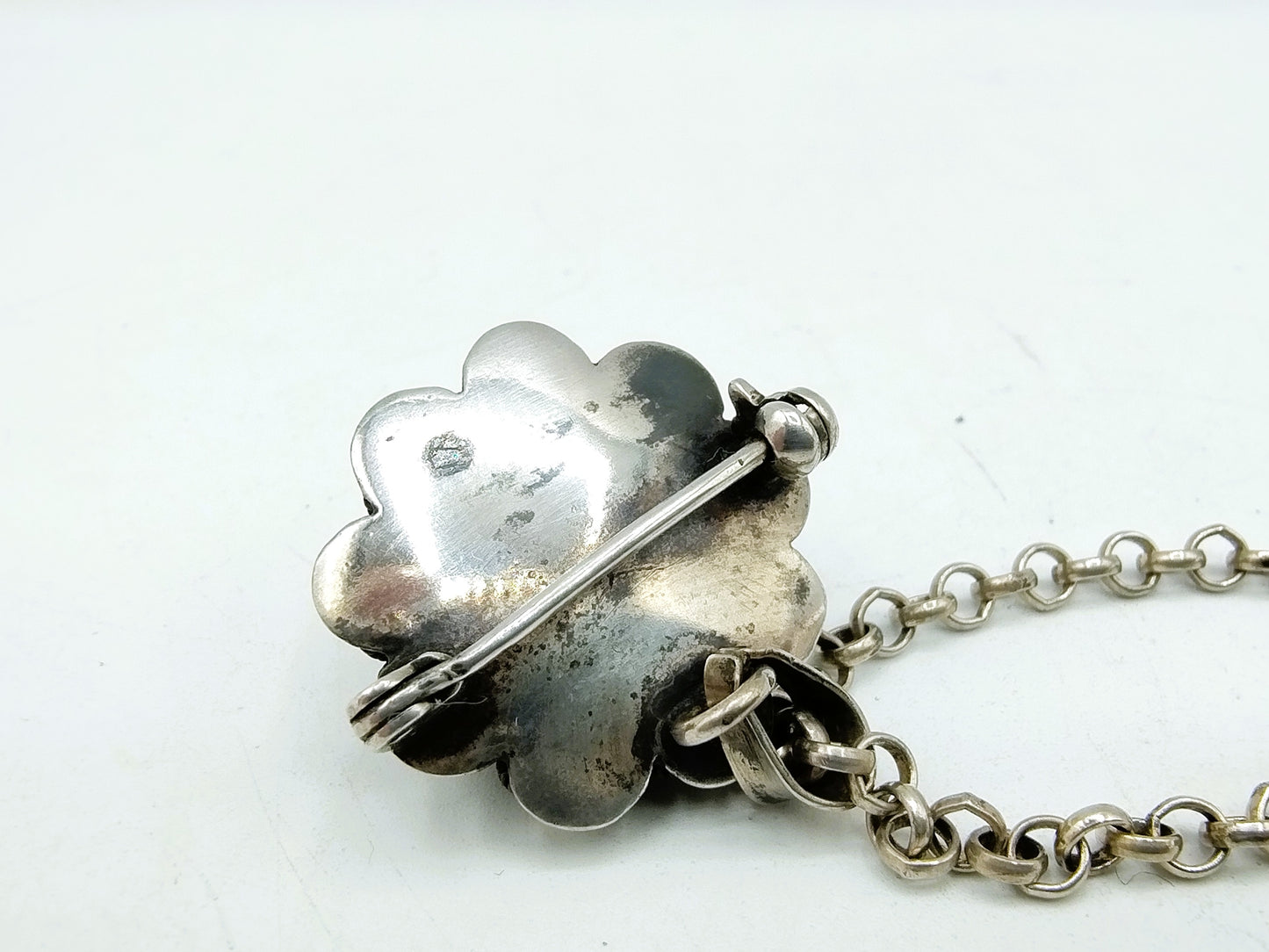 Zilveren jasseroncollier met zilveren Zeeuwse knophanger / broche
