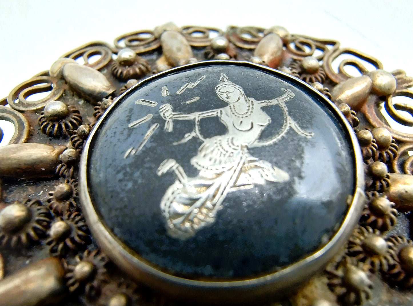 Zilveren broche met nielo inleg, Siam, 925