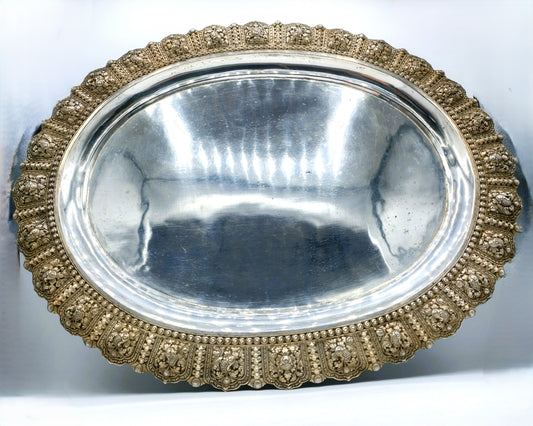 Große Silberschale mit verziertem Rand, 1,3 kg.