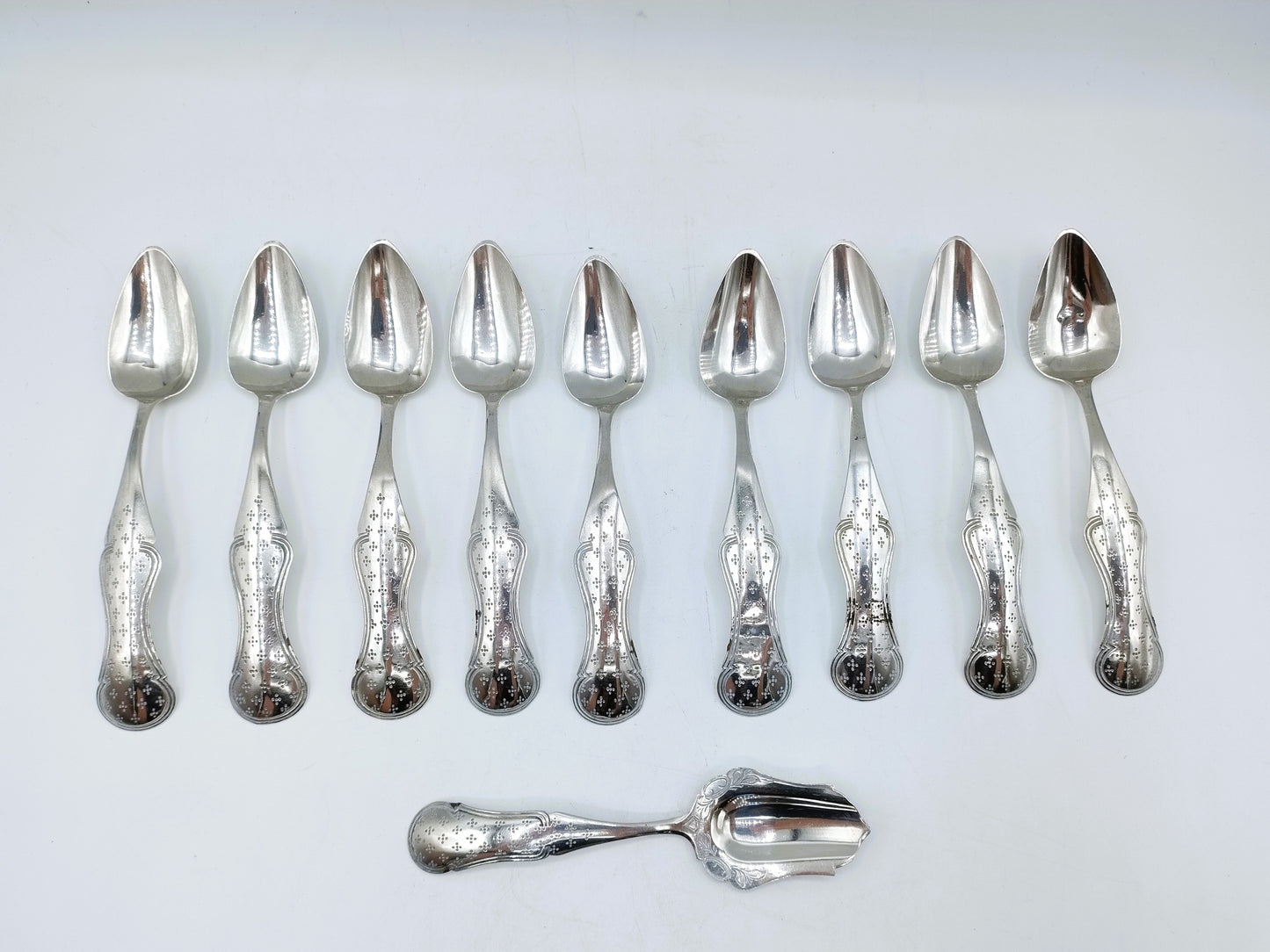 Set aus 9 silbernen Teelöffeln und einem Zuckerlöffel, A. Kuylenburg, Schoonhoven, 1875