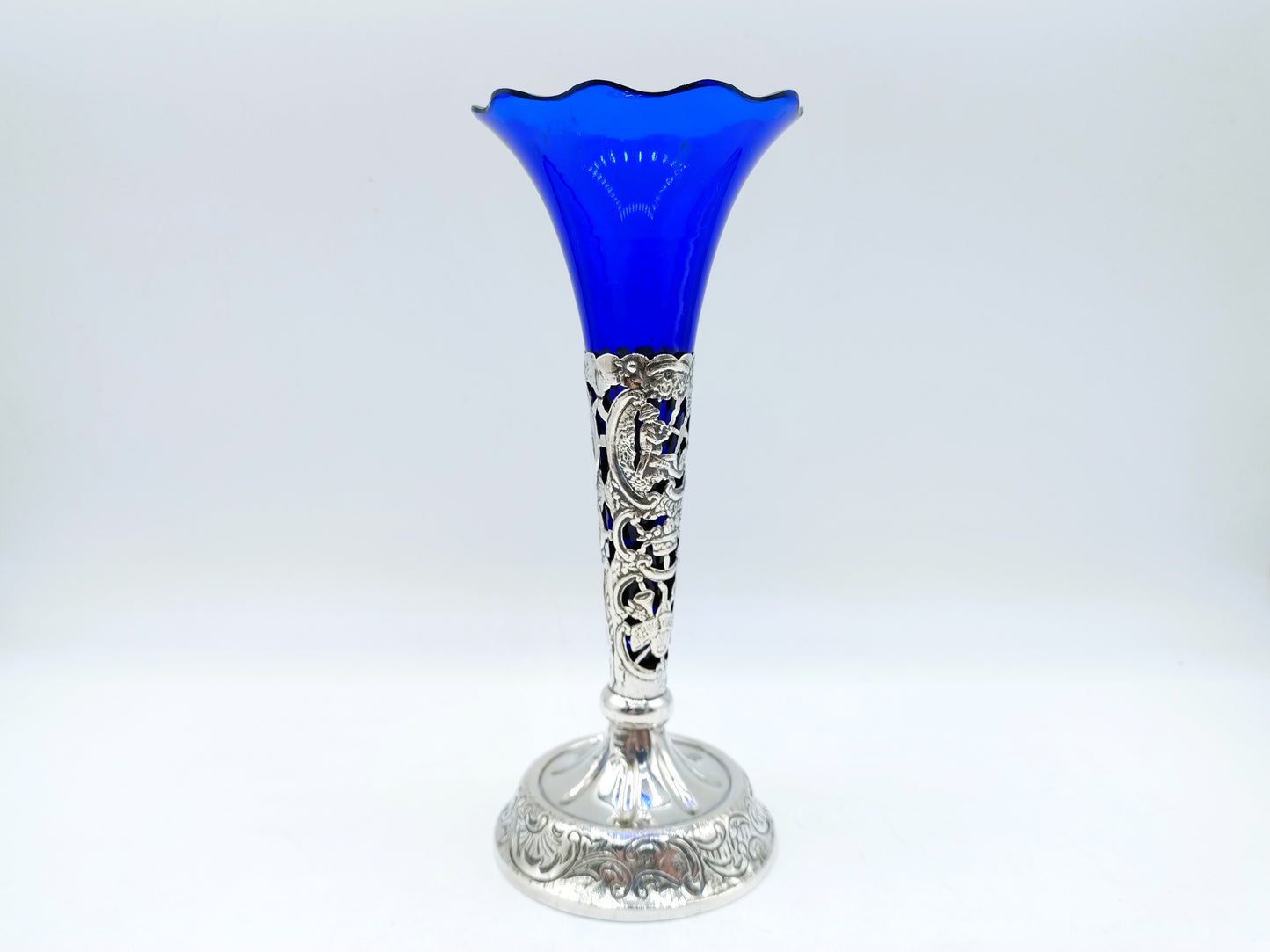 Silberne Blumenvase mit blauem Glas, Niederlande, 1925