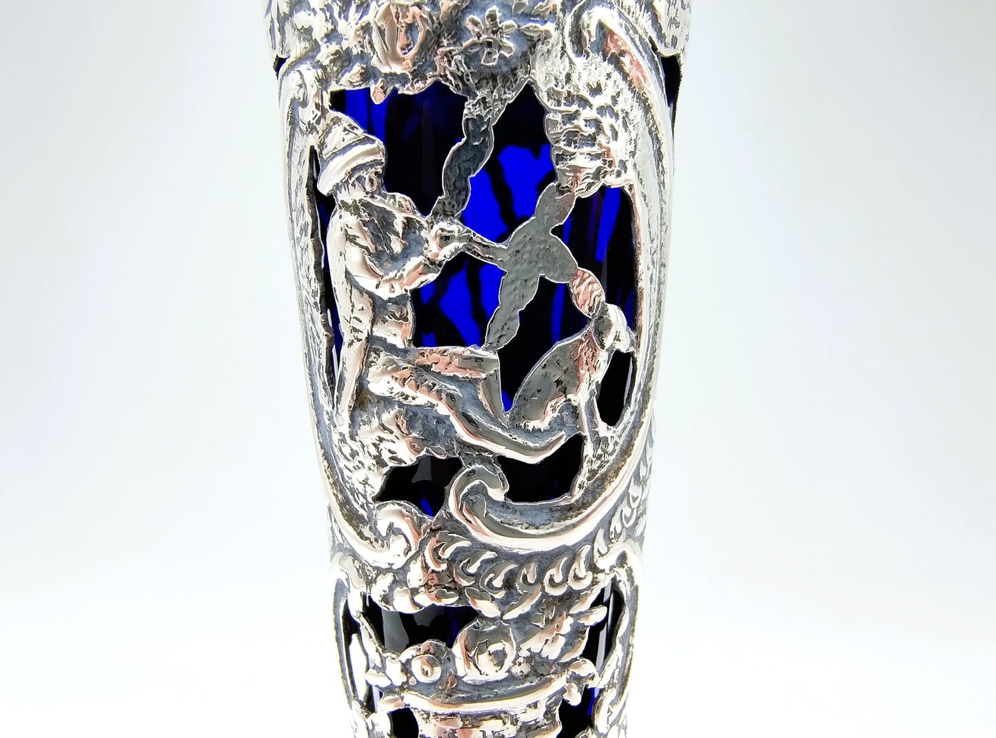 Silberne Blumenvase mit blauem Glas, Niederlande, 1925