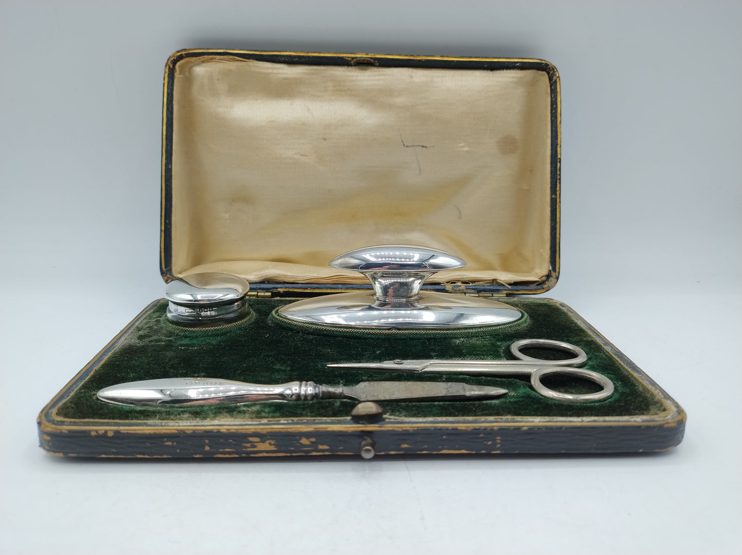 Silver manicure set in original case, ES Barnsley & Co, Birmingham, 1906