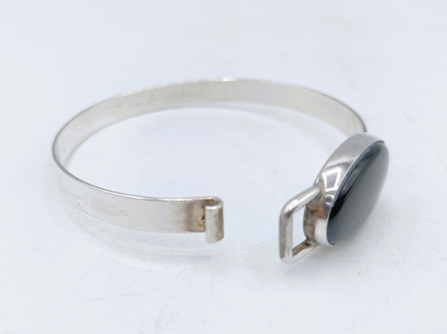 Zilveren armband bezet met Onyx, 835