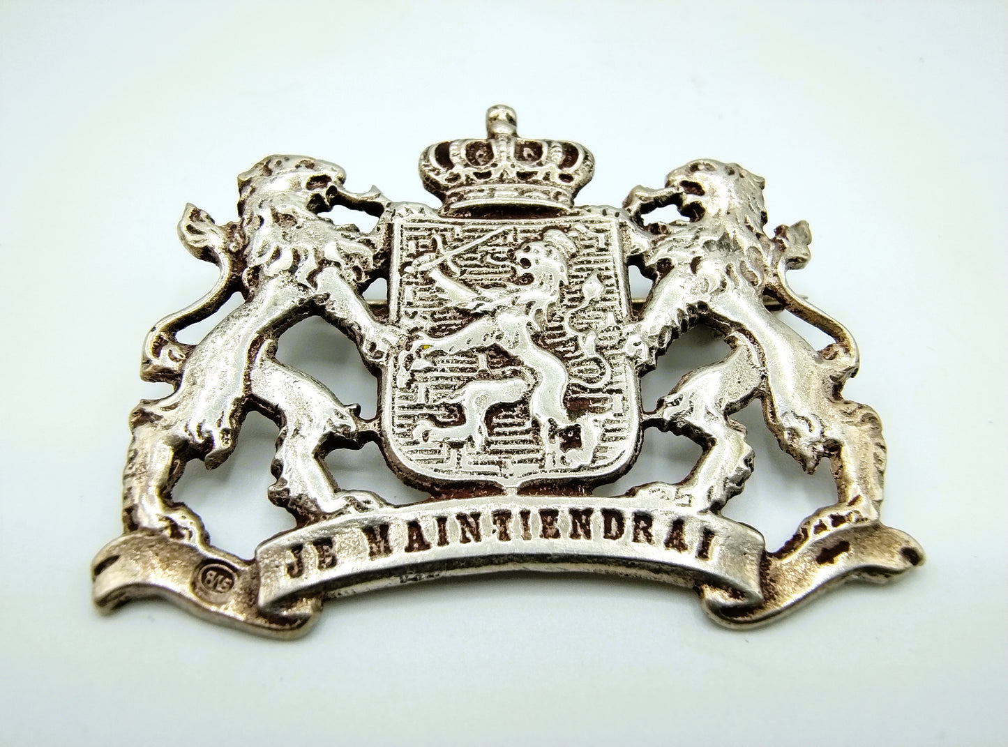 Silver brooch, Je Maintiendrai, BW van Eldik, Zutphen.