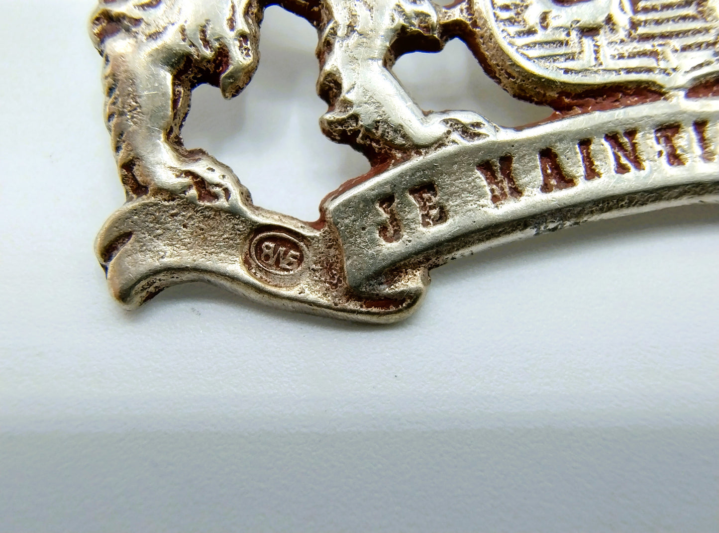 Silver brooch, Je Maintiendrai, BW van Eldik, Zutphen.
