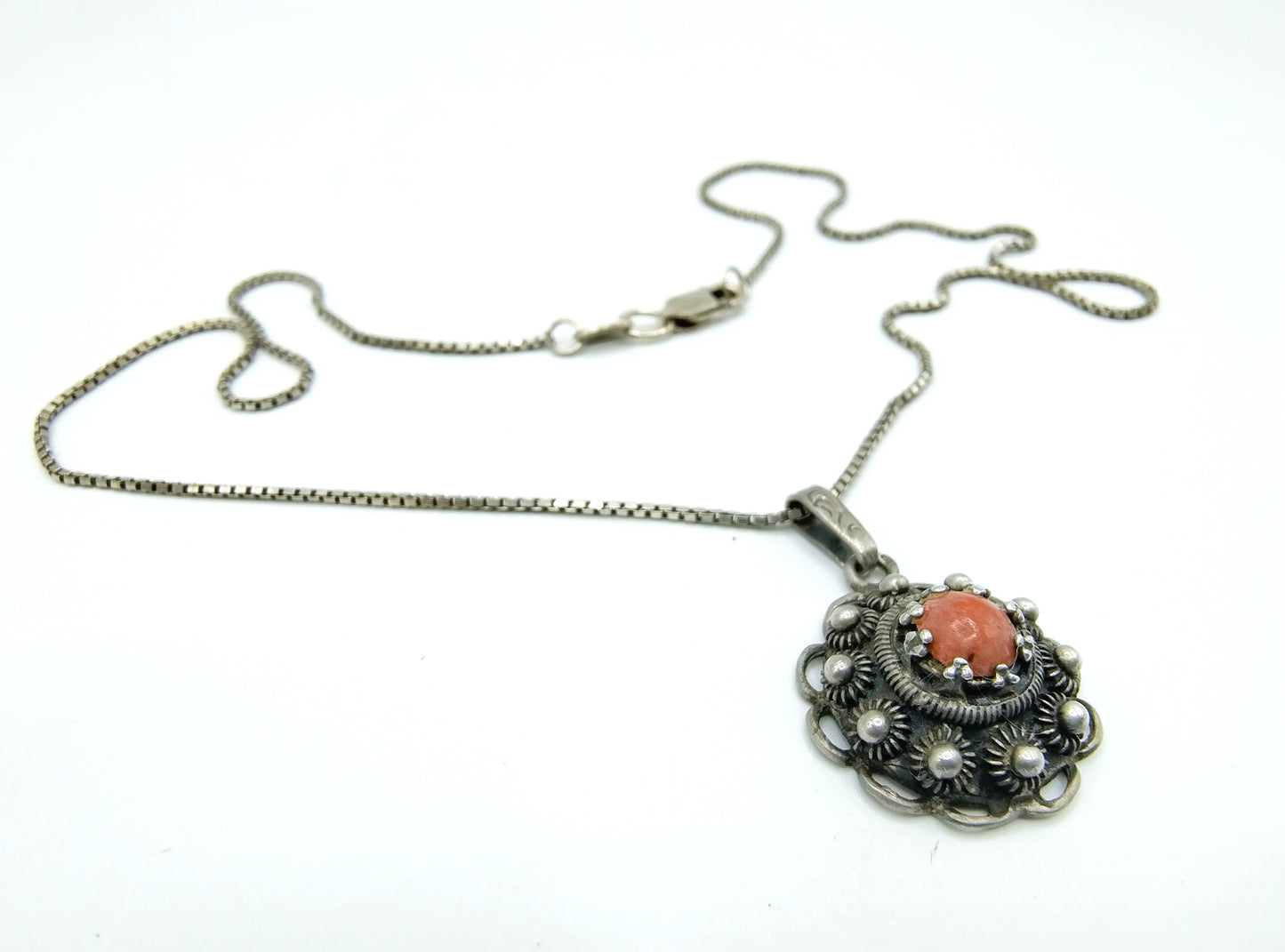 Silver necklace with Zeeland button pendant including red coral, 41 cm.