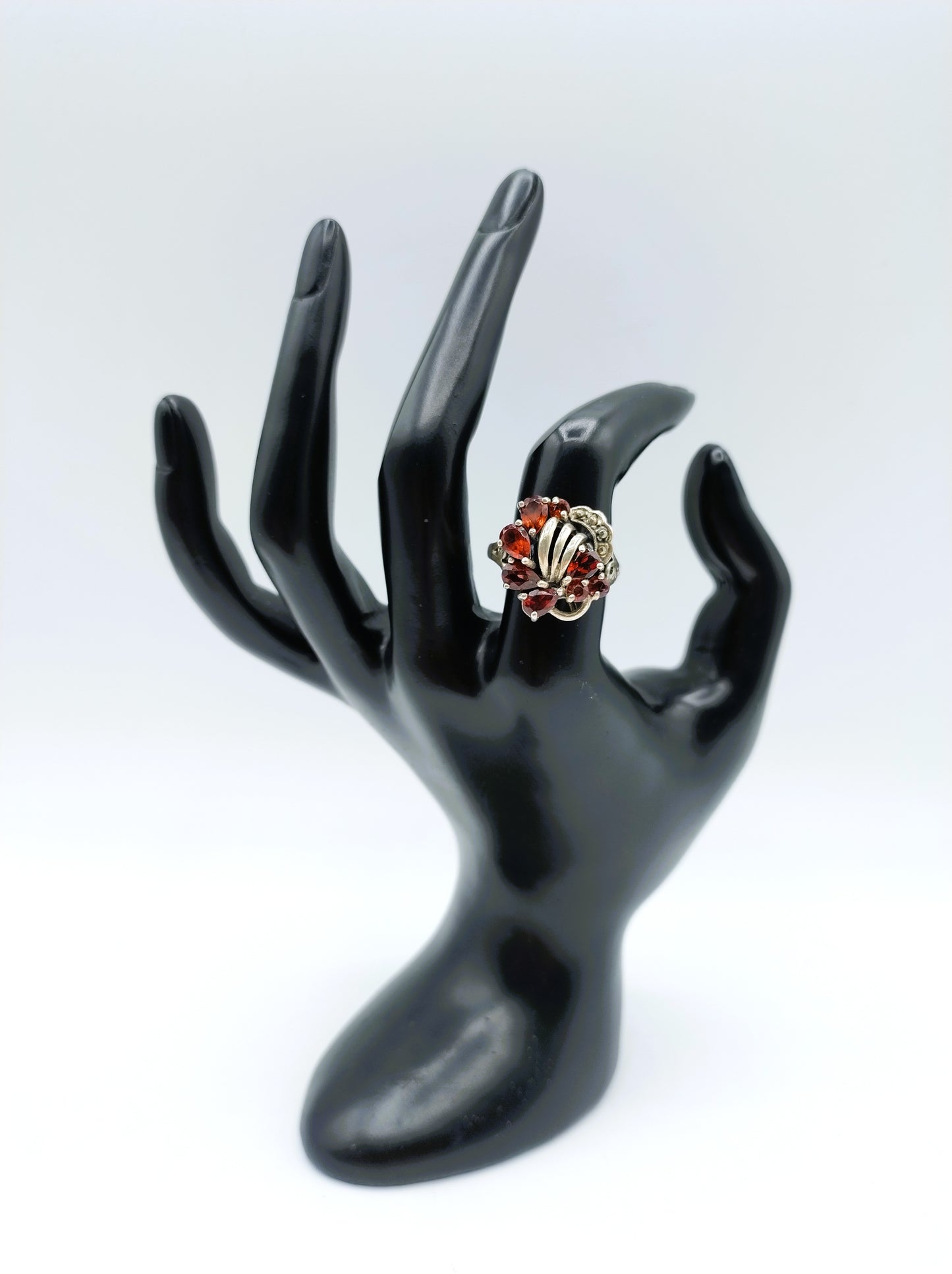 Silberring, besetzt mit Granat und Markasit, 925, 18 mm.