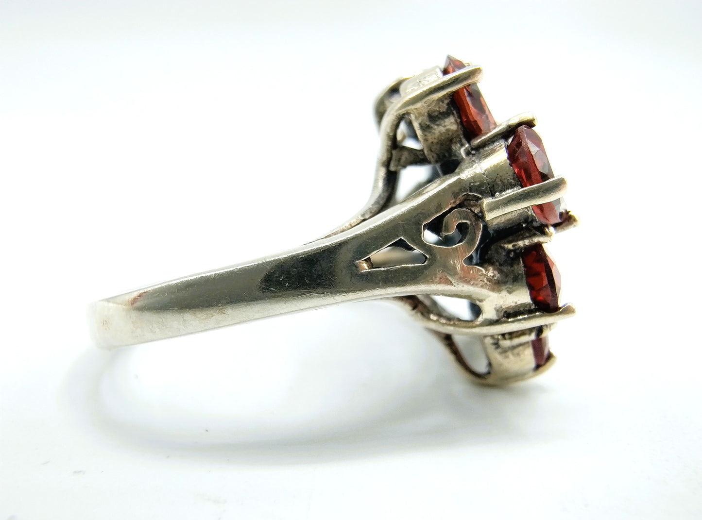 Silberring, besetzt mit Granat und Markasit, 925, 18 mm.