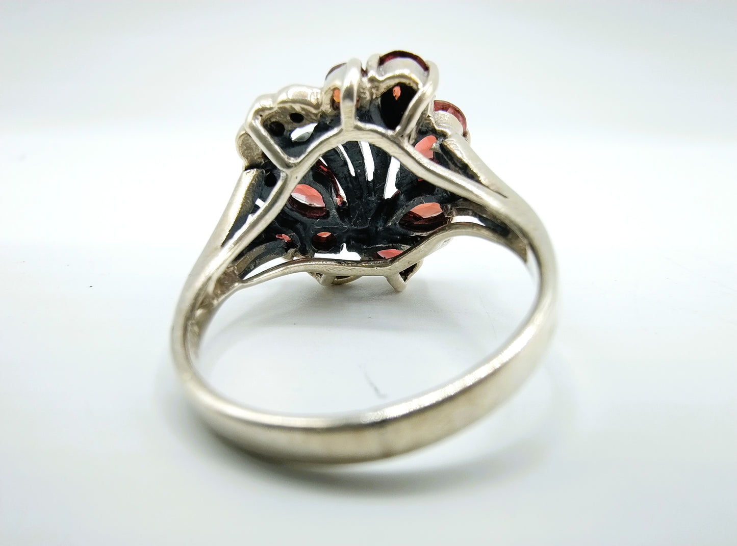 Silberring, besetzt mit Granat und Markasit, 925, 18 mm.