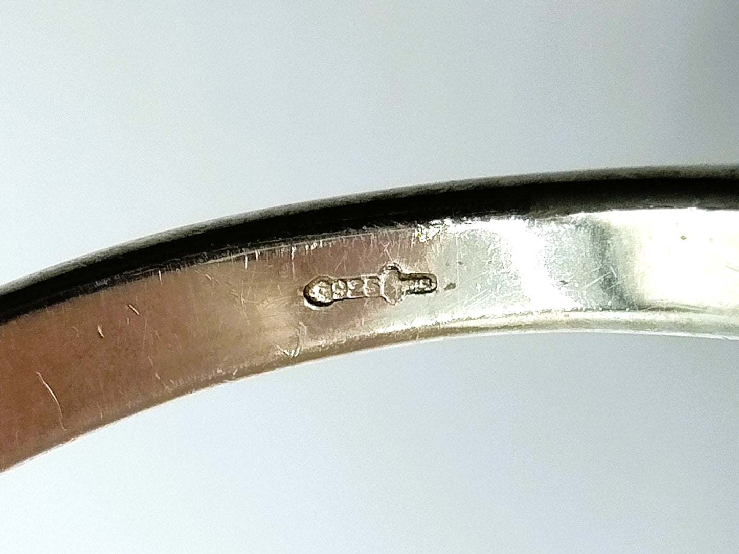 Silberring, besetzt mit Granat und Markasit, 925, 18 mm.