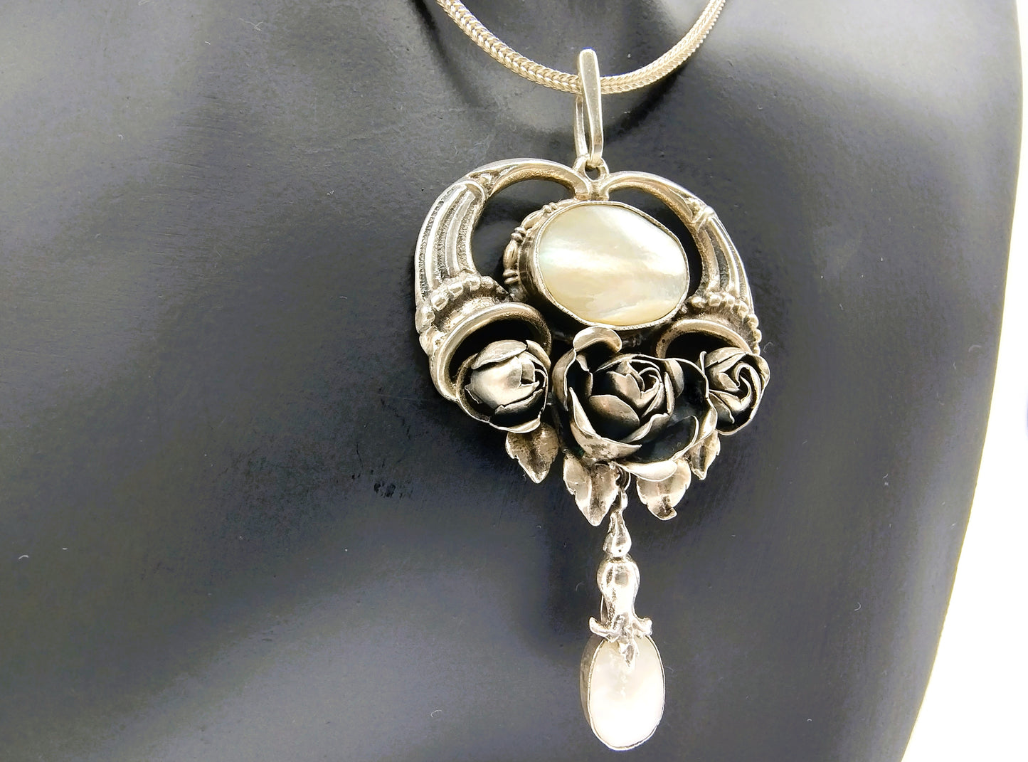 Silver snake chain with silver art nouveau pendant, 70 cm