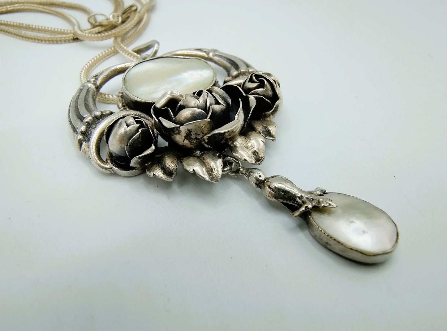Silver snake chain with silver art nouveau pendant, 70 cm