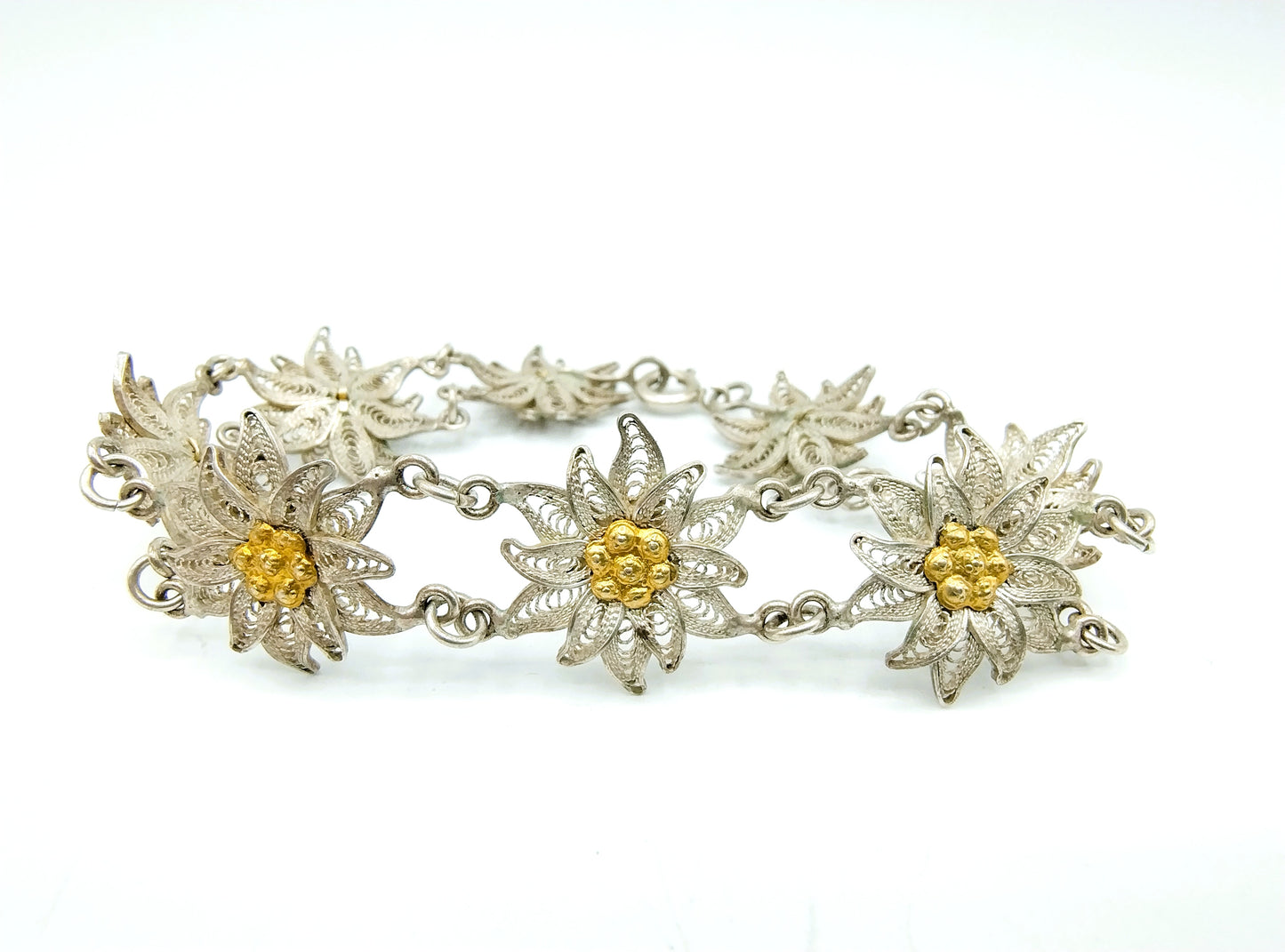 Filigrein zilveren armband met vergulde bloemen, 20 cm.