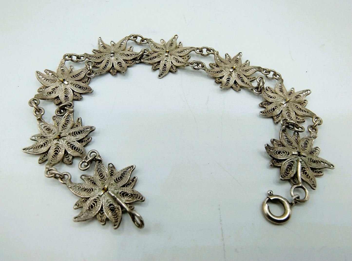 Filigrein zilveren armband met vergulde bloemen, 20 cm.