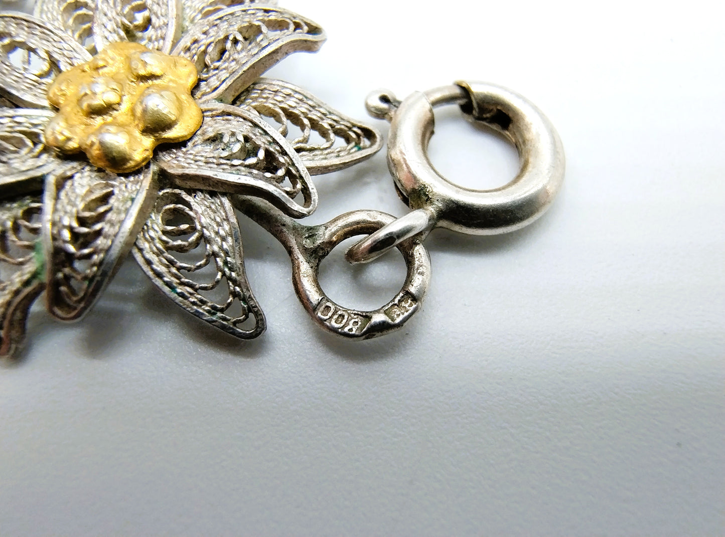 Filigrein zilveren armband met vergulde bloemen, 20 cm.