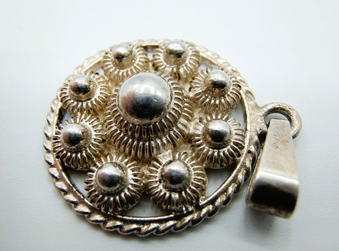 Silver Zeeland button pendant