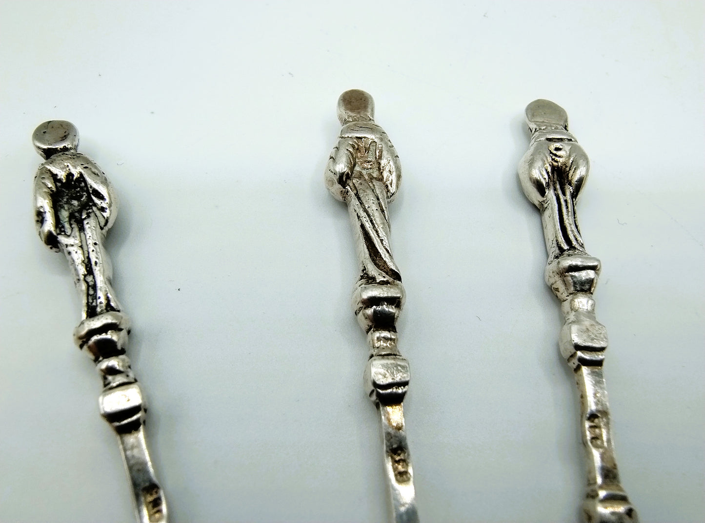 5 Silver pipe cleaners with apostles, 835