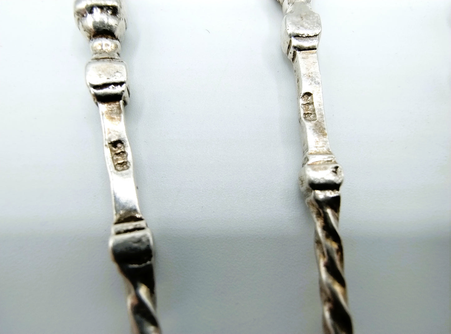 5 Silver pipe cleaners with apostles, 835