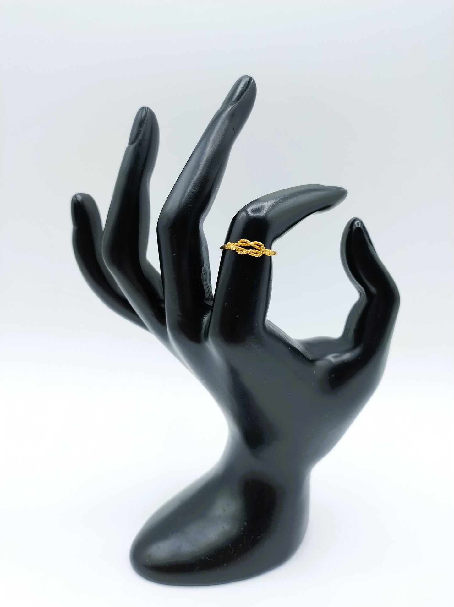 18 carat gold knot ring, 16 mm