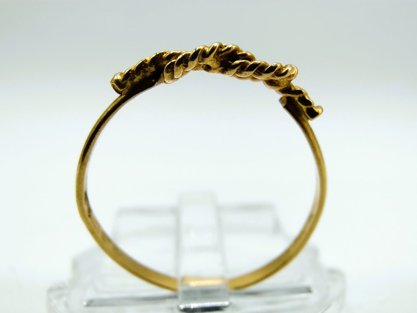 18 carat gold knot ring, 16 mm